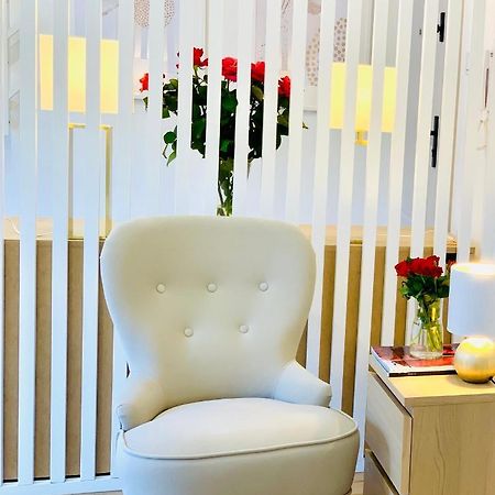 Apartament W Centrum Miasta Z Darmowym Parkingiem Dla Dwojga -Apartamenty Pod Zlotym Lwem クウォツコ エクステリア 写真