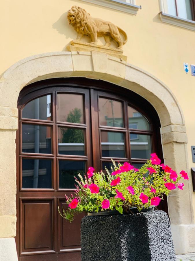 Apartament W Centrum Miasta Z Darmowym Parkingiem Dla Dwojga -Apartamenty Pod Zlotym Lwem クウォツコ エクステリア 写真