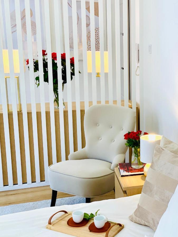 Apartament W Centrum Miasta Z Darmowym Parkingiem Dla Dwojga -Apartamenty Pod Zlotym Lwem クウォツコ エクステリア 写真