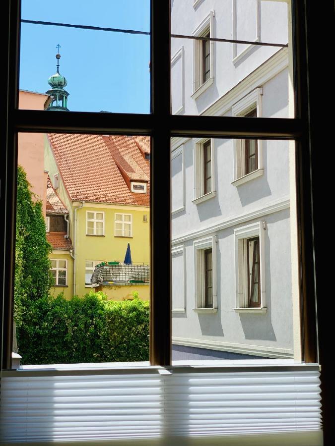 Apartament W Centrum Miasta Z Darmowym Parkingiem Dla Dwojga -Apartamenty Pod Zlotym Lwem クウォツコ エクステリア 写真