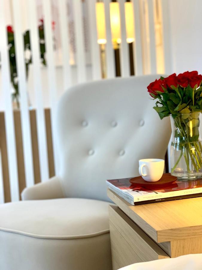 Apartament W Centrum Miasta Z Darmowym Parkingiem Dla Dwojga -Apartamenty Pod Zlotym Lwem クウォツコ エクステリア 写真