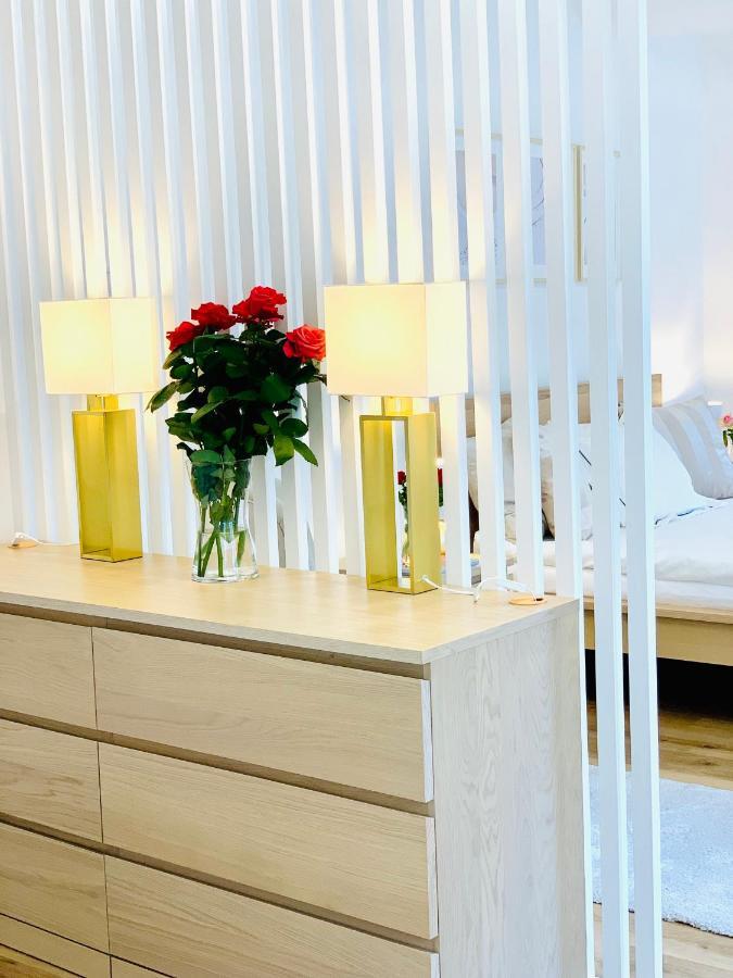 Apartament W Centrum Miasta Z Darmowym Parkingiem Dla Dwojga -Apartamenty Pod Zlotym Lwem クウォツコ エクステリア 写真