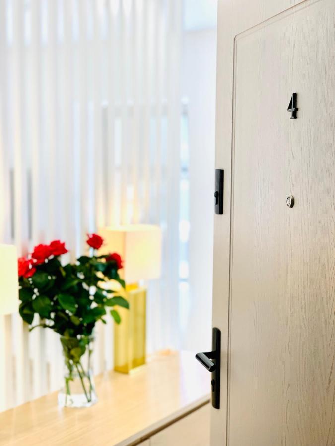 Apartament W Centrum Miasta Z Darmowym Parkingiem Dla Dwojga -Apartamenty Pod Zlotym Lwem クウォツコ エクステリア 写真