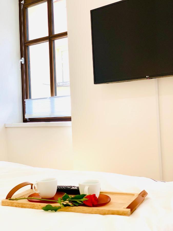 Apartament W Centrum Miasta Z Darmowym Parkingiem Dla Dwojga -Apartamenty Pod Zlotym Lwem クウォツコ エクステリア 写真